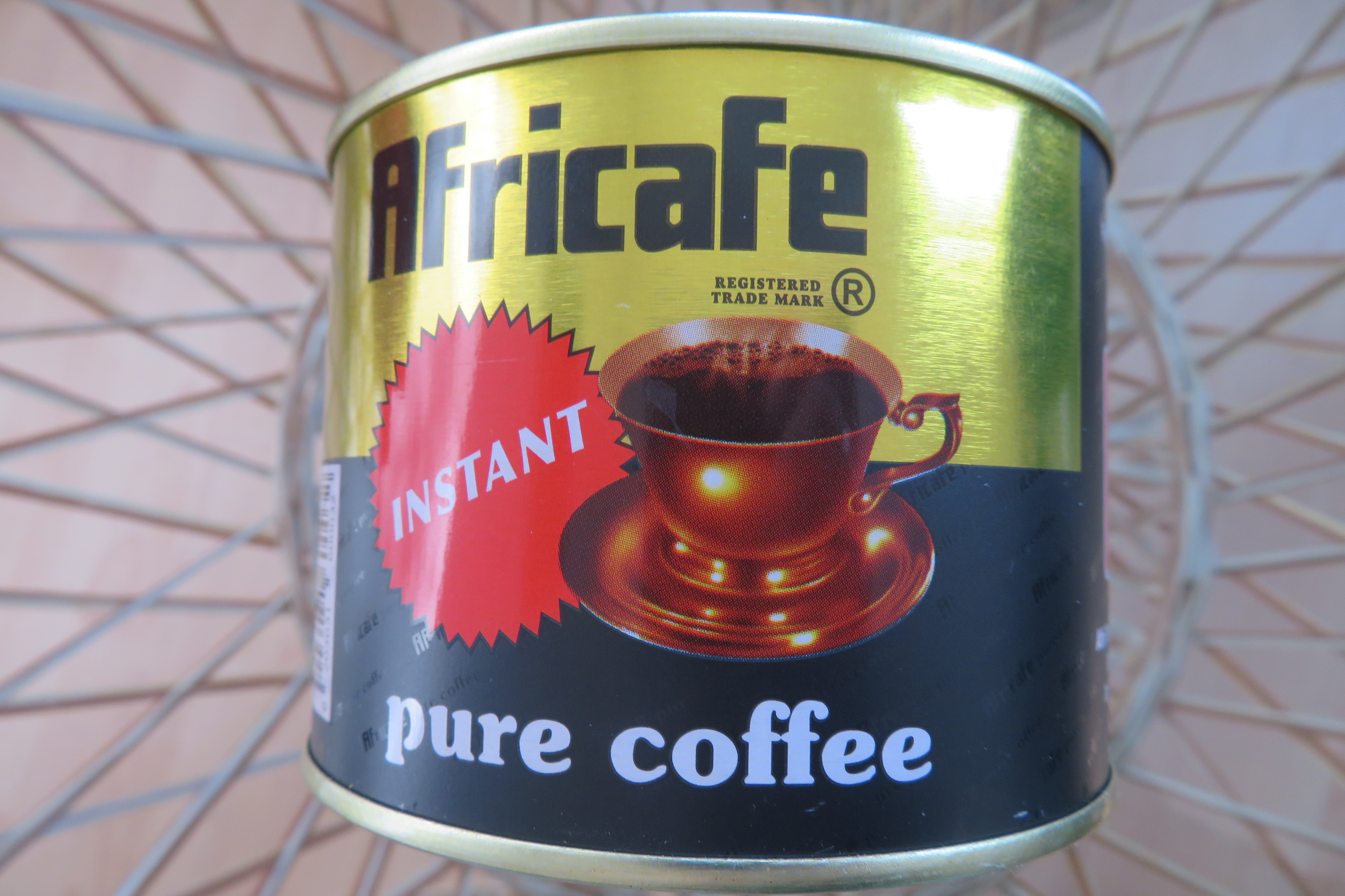 Africafe der Instant-Kaffee aus Tansania in der 100 Gramm Dose wiederverschliessbar